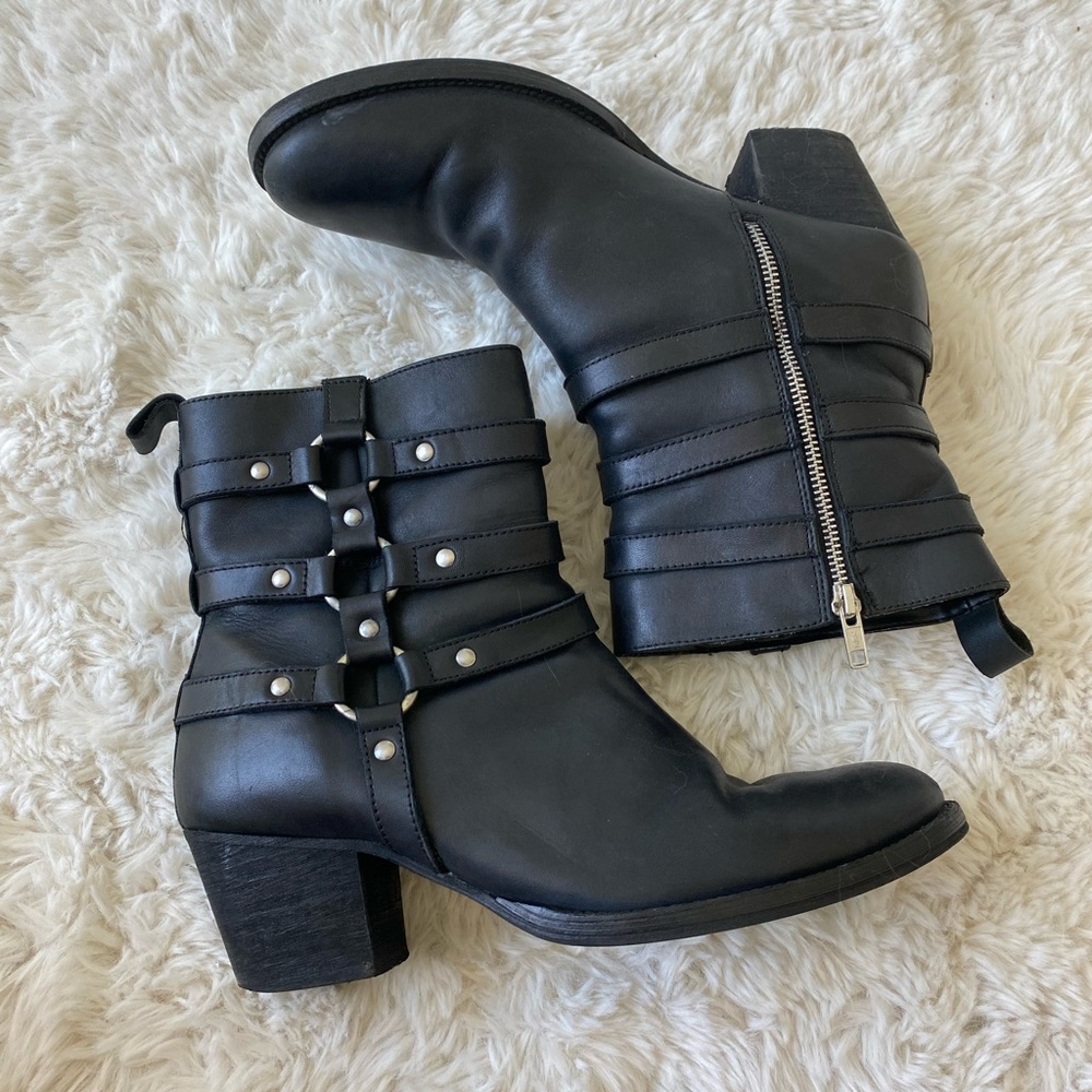 Dingo 1969 black ankle boots with metal hardware